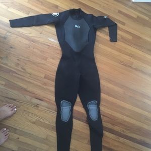 3/2 Women’s body glove wetsuit - never worn